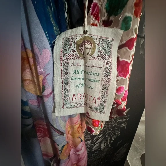 Aratta Robe - Picture 4 of 11